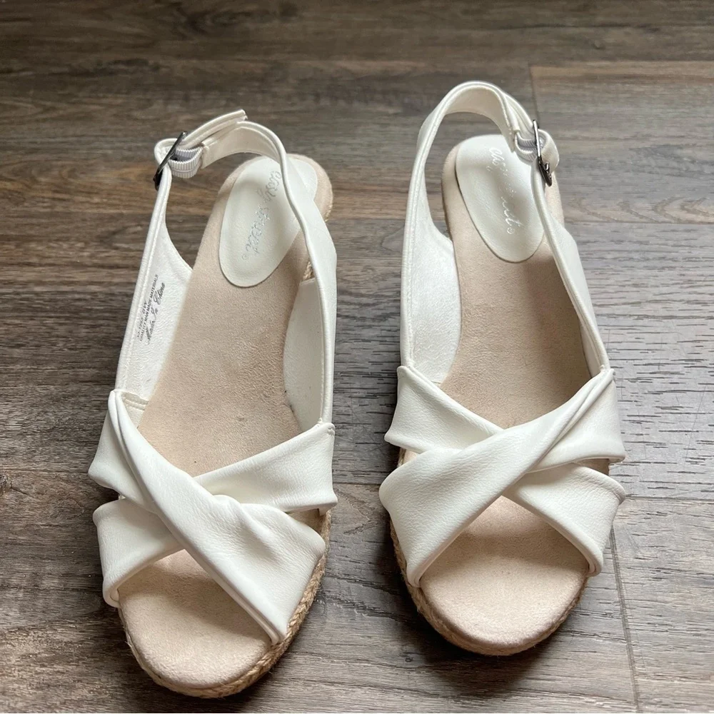 Easy Street Maureen White Faux Leather Open Toe Espadrille Wedge Sandal 8 Wide